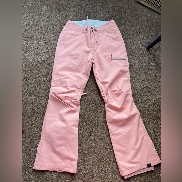 NWT Roxy women’s large snow/ski pants. Very pretty dusted pink color. - Picture 2 of 8